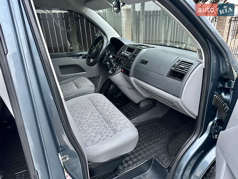 Минивэн Volkswagen Caravelle 2009 в Виноградове