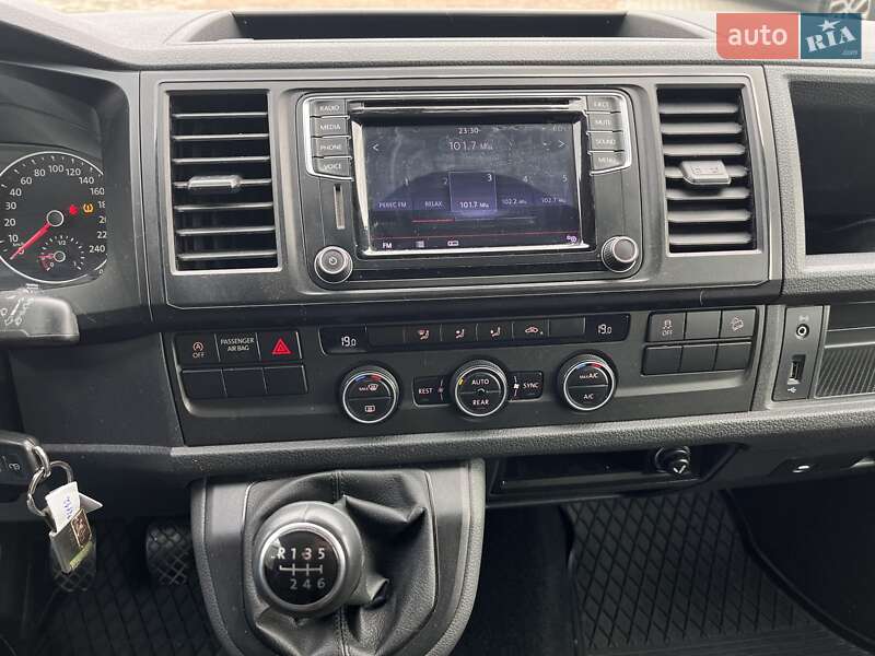 Мінівен Volkswagen Caravelle 2016 в Житомирі