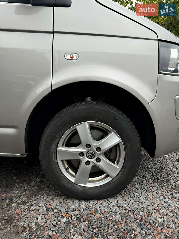 Volkswagen Caravelle 2012