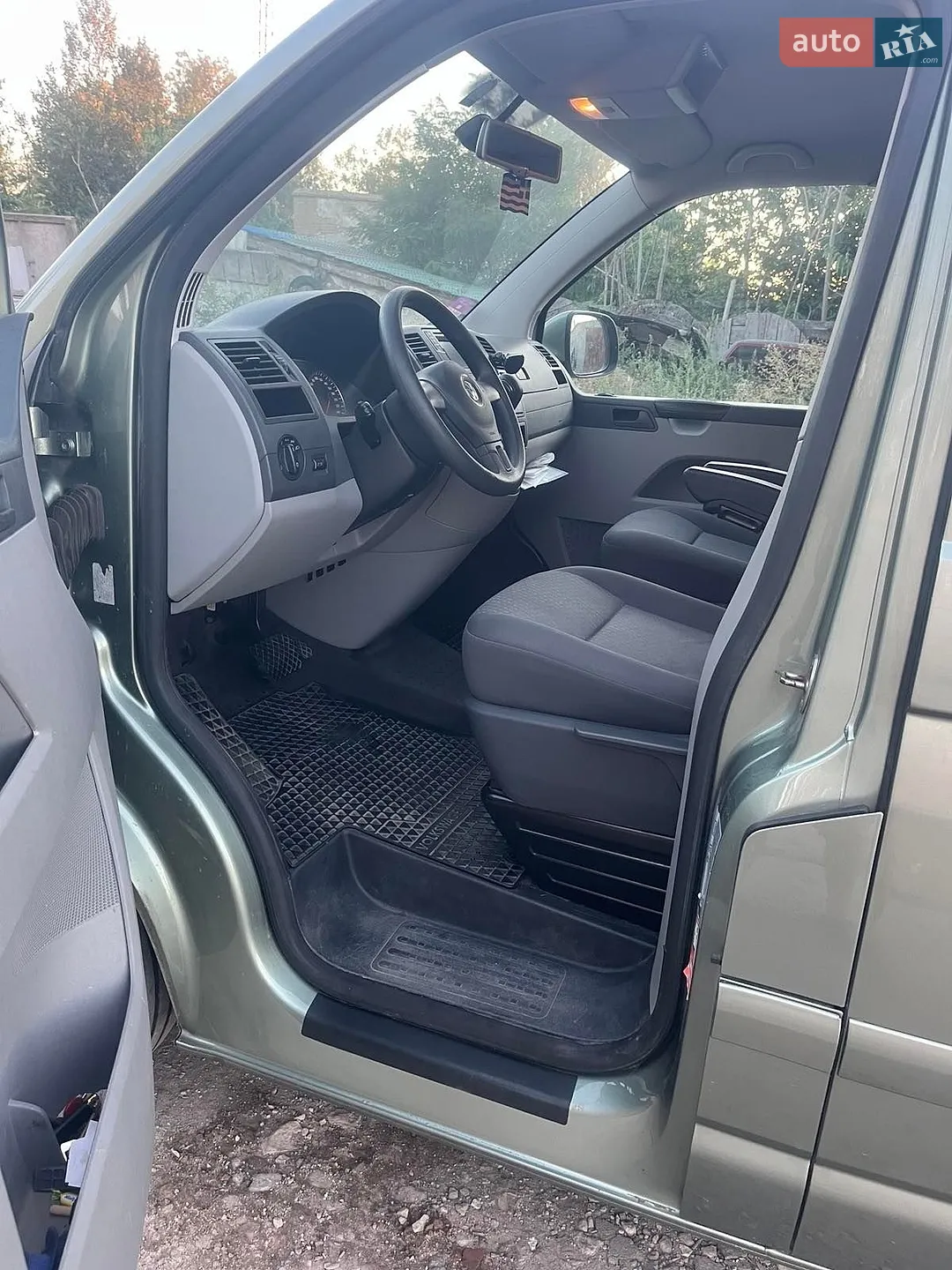 2011 Volkswagen Caravelle - мініатюра 2