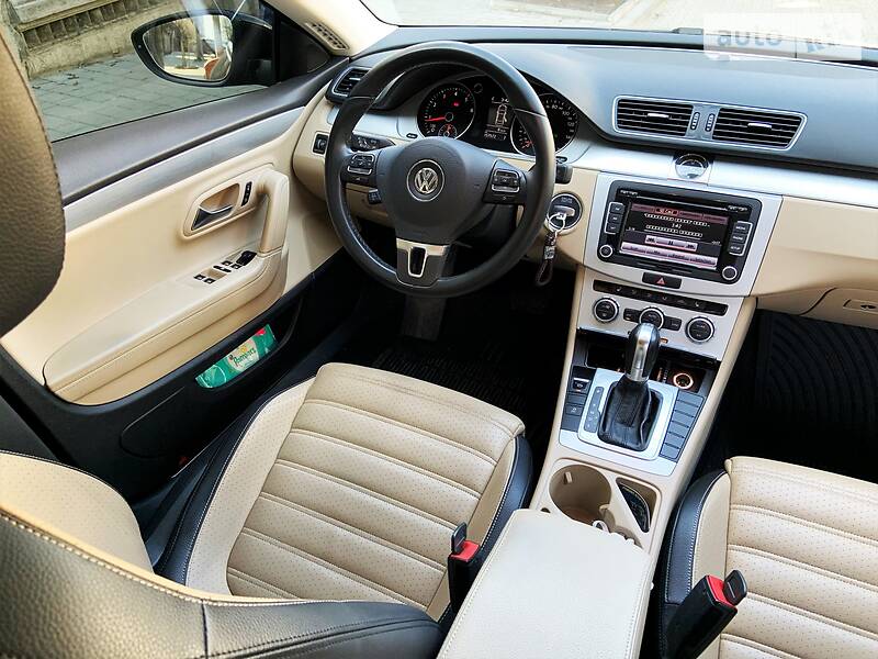 Седан Volkswagen CC / Passat CC 2013 в Чернівцях
