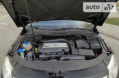 Седан Volkswagen CC / Passat CC 2010 в 