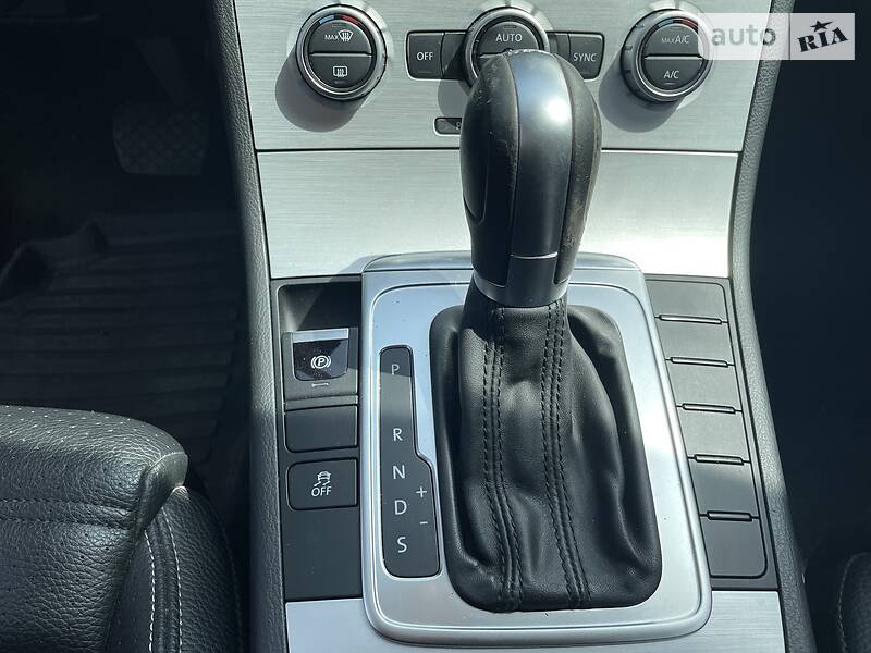 Седан Volkswagen CC / Passat CC 2015 в Киеве