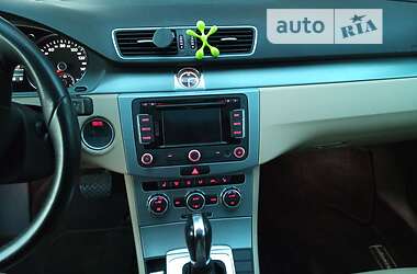 Седан Volkswagen CC / Passat CC 2012 в 