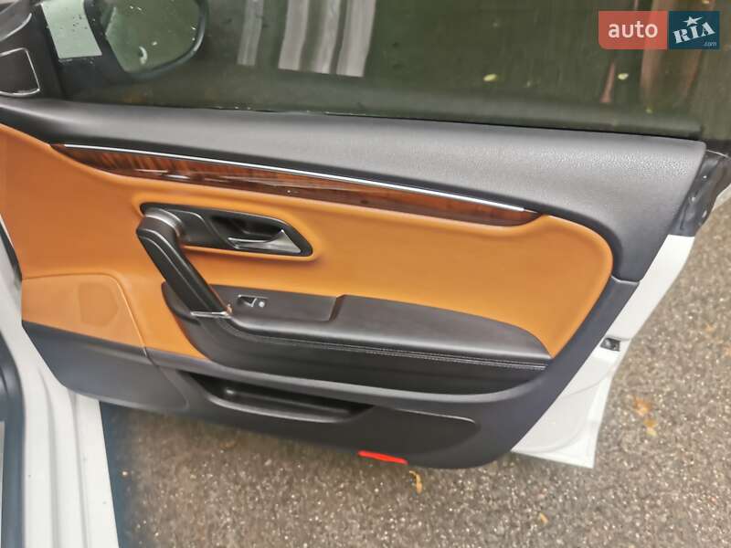 Купе Volkswagen CC / Passat CC 2013 в Киеве