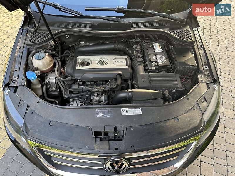 Купе Volkswagen CC / Passat CC 2011 в Львове