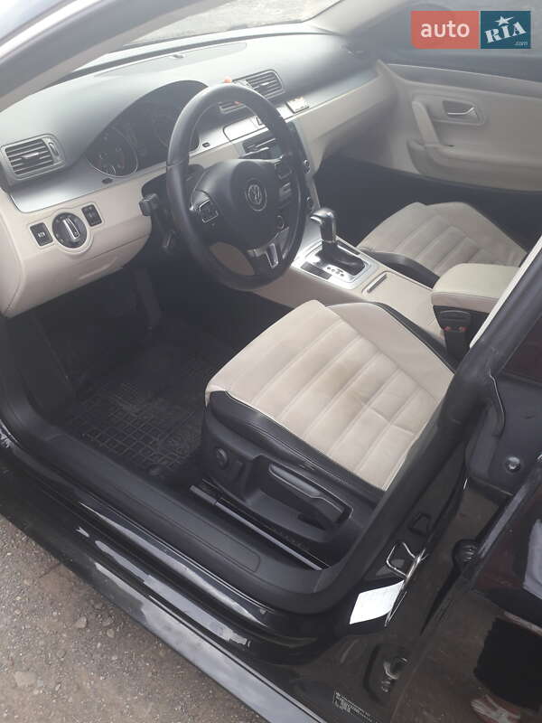 Купе Volkswagen CC / Passat CC 2010 в Ужгороде