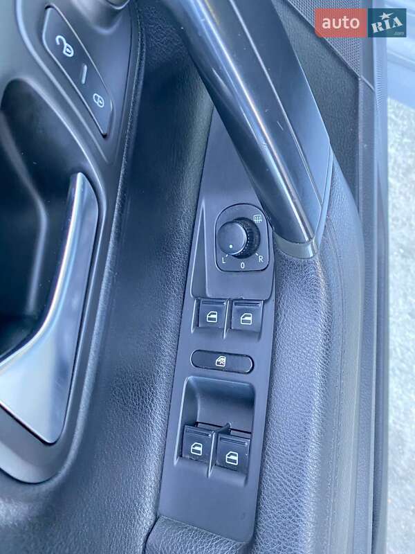 Купе Volkswagen CC / Passat CC 2012 в Умани