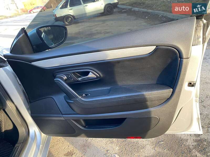 Купе Volkswagen CC / Passat CC 2012 в Умани