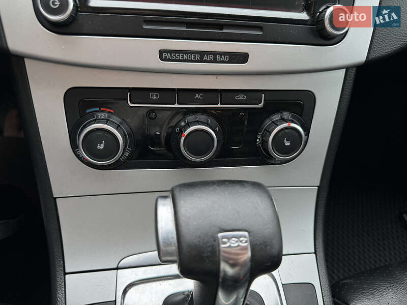 Купе Volkswagen CC / Passat CC 2010 в Надворной