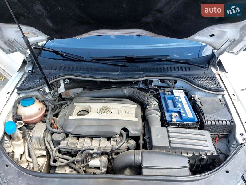 Купе Volkswagen CC / Passat CC 2010 в Малине