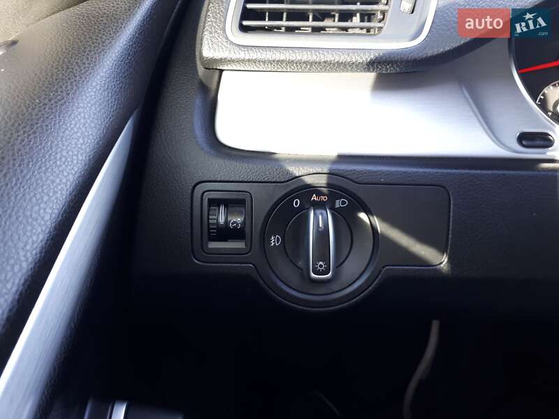 Купе Volkswagen CC / Passat CC 2011 в Львові