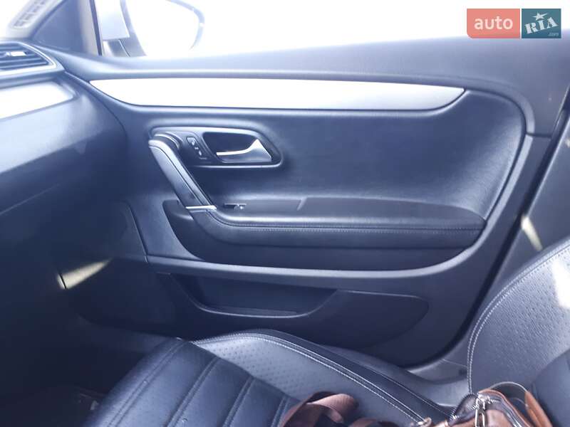 Купе Volkswagen CC / Passat CC 2011 в Львові