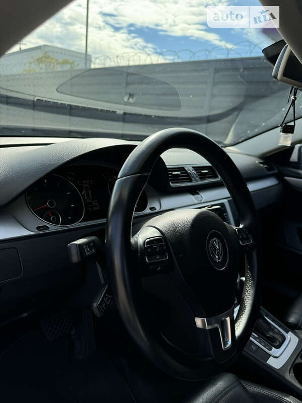 Купе Volkswagen CC / Passat CC 2013 в Киеве