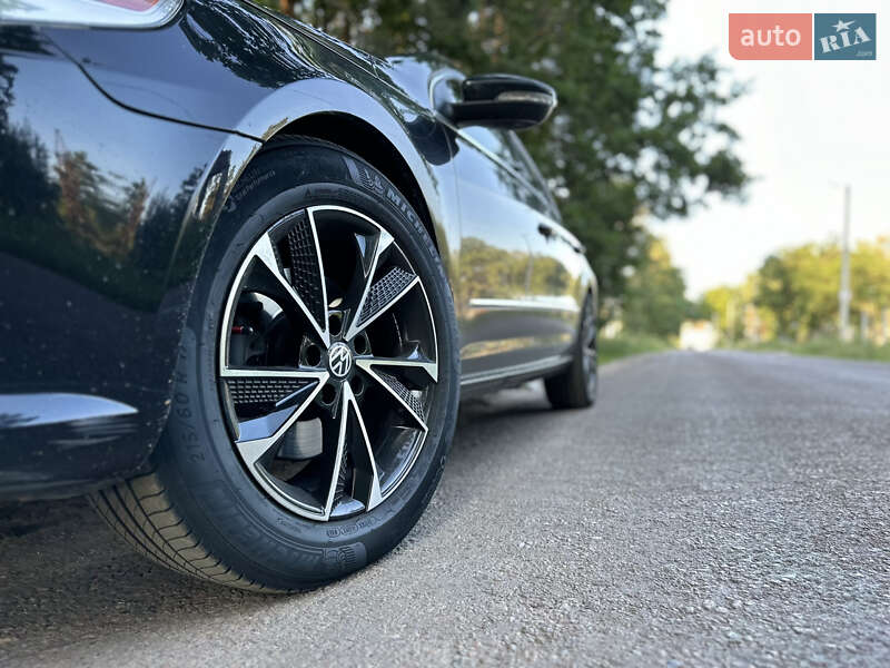Седан Volkswagen CC / Passat CC 2011 в Чернігові