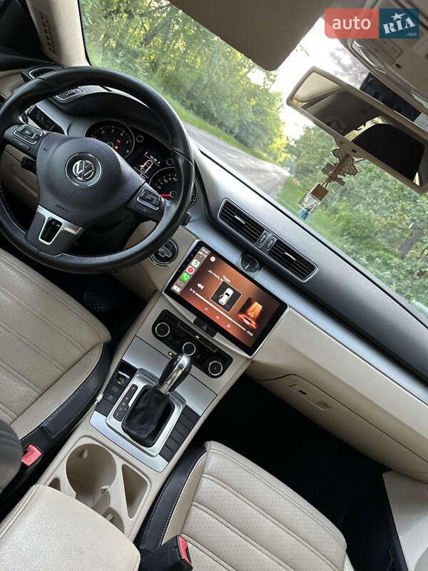 Седан Volkswagen CC / Passat CC 2011 в Чернігові