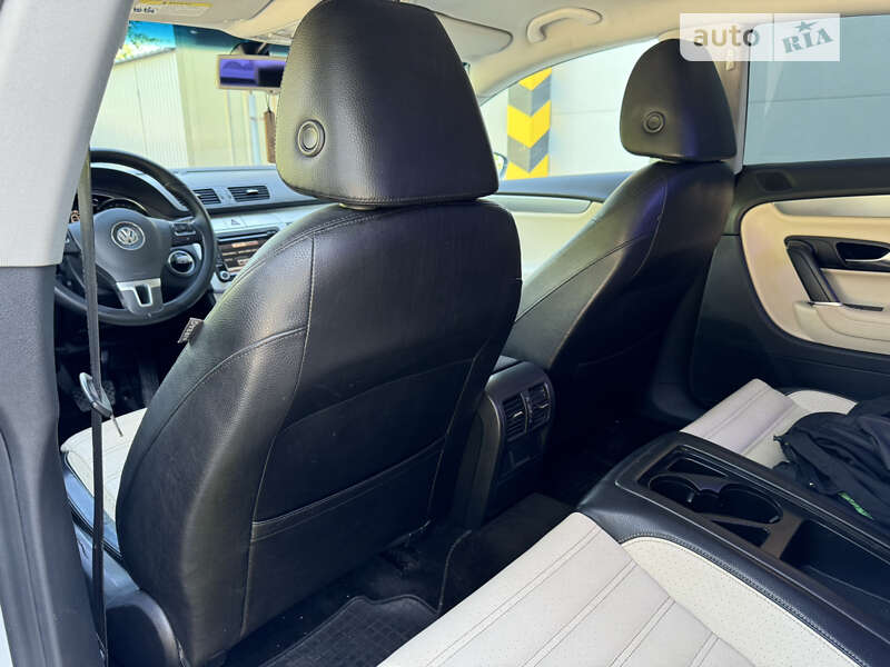 Купе Volkswagen CC / Passat CC 2010 в Кельменцах