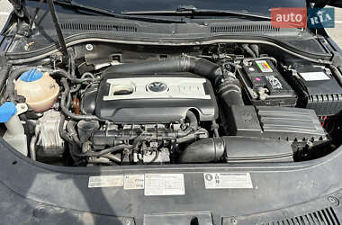 Купе Volkswagen CC / Passat CC 2012 в 
