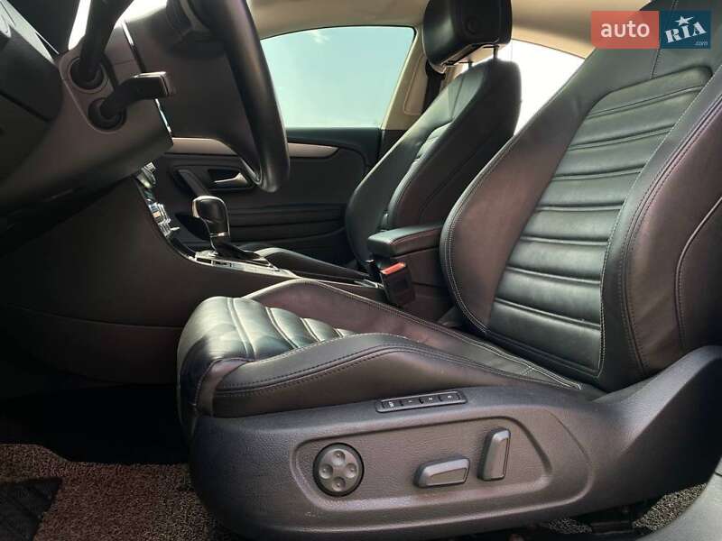 Купе Volkswagen CC / Passat CC 2014 в Киеве