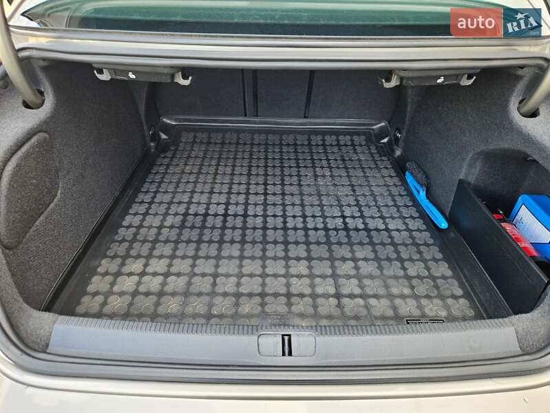 Купе Volkswagen CC / Passat CC 2012 в Києві