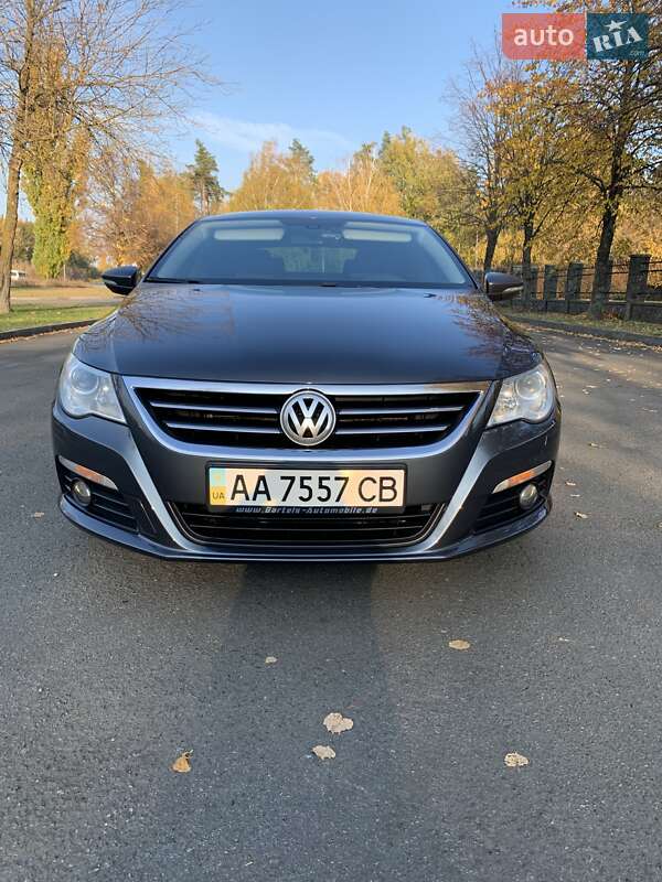 Купе Volkswagen CC / Passat CC 2011 в Киеве