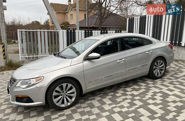 Купе Volkswagen CC / Passat CC 2010 в Бучі