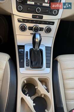 Купе Volkswagen CC / Passat CC 2012 в 