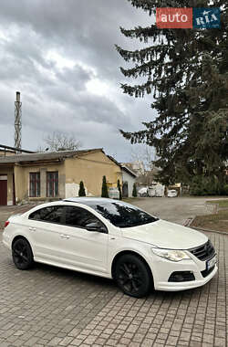 Купе Volkswagen CC / Passat CC 2009 в Коломиї