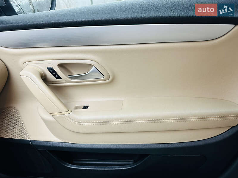 Купе Volkswagen CC / Passat CC 2012 в Львові