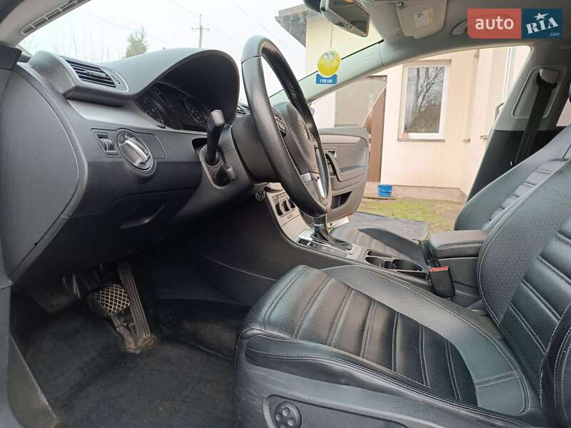 Купе Volkswagen CC / Passat CC 2011 в Луцьку