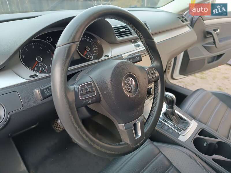 Купе Volkswagen CC / Passat CC 2011 в Луцьку