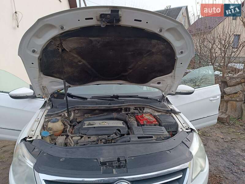 Купе Volkswagen CC / Passat CC 2011 в Луцьку