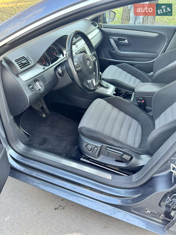 Купе Volkswagen CC / Passat CC 2012 в Киеве