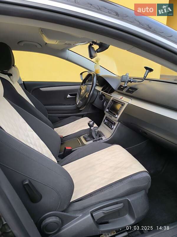 Купе Volkswagen CC / Passat CC 2010 в Дубно