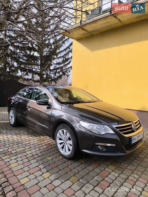 Купе Volkswagen CC / Passat CC 2010 в Дубно