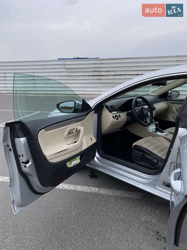 Купе Volkswagen CC / Passat CC 2009 в Львове