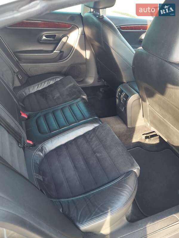 Купе Volkswagen CC / Passat CC 2010 в Рованцях
