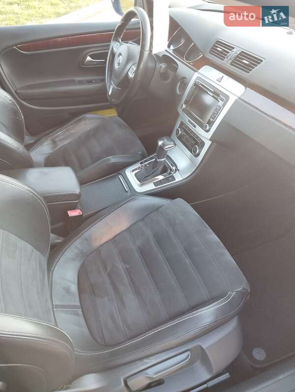Купе Volkswagen CC / Passat CC 2010 в Рованцях