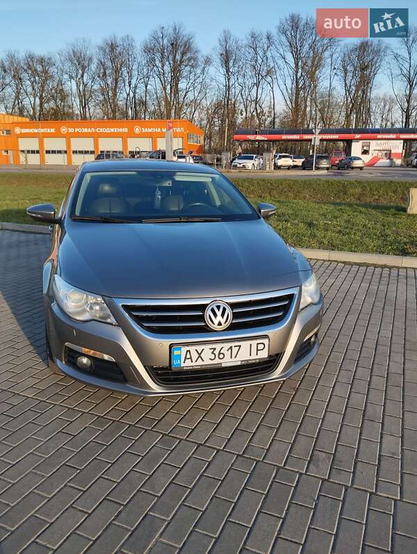 Купе Volkswagen CC / Passat CC 2010 в Рованцях