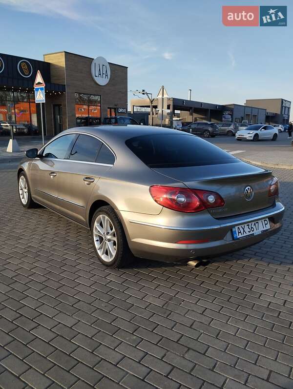 Купе Volkswagen CC / Passat CC 2010 в Рованцях