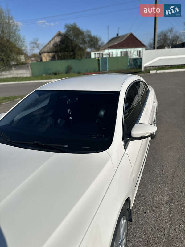 Купе Volkswagen CC / Passat CC 2011 в Ірпені