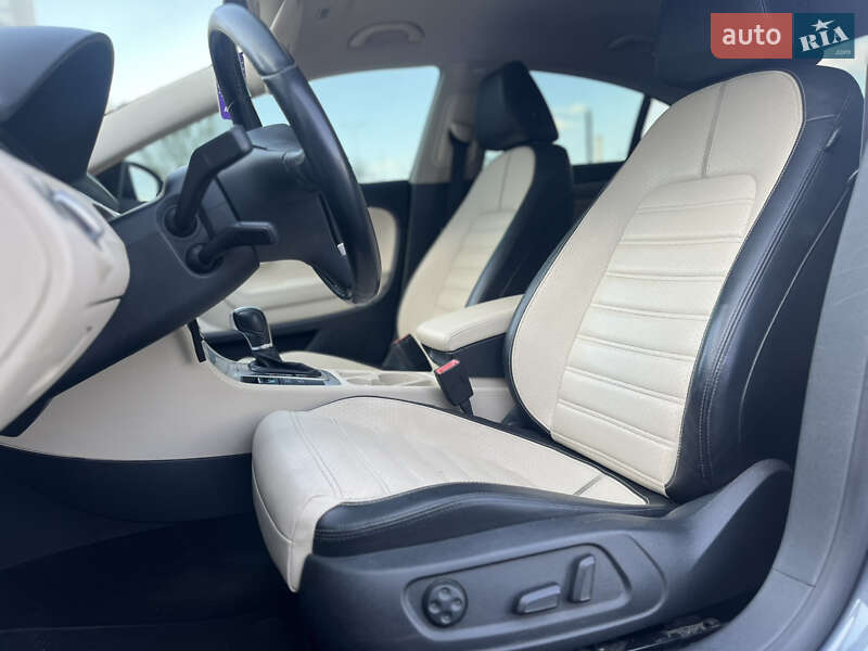 Купе Volkswagen CC / Passat CC 2010 в Киеве