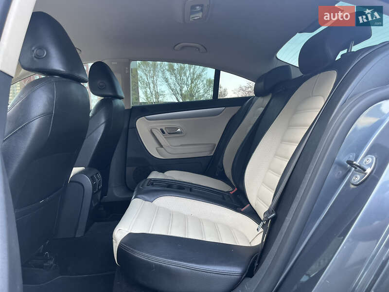 Купе Volkswagen CC / Passat CC 2010 в Киеве
