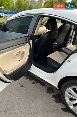 Купе Volkswagen CC / Passat CC 2011 в 