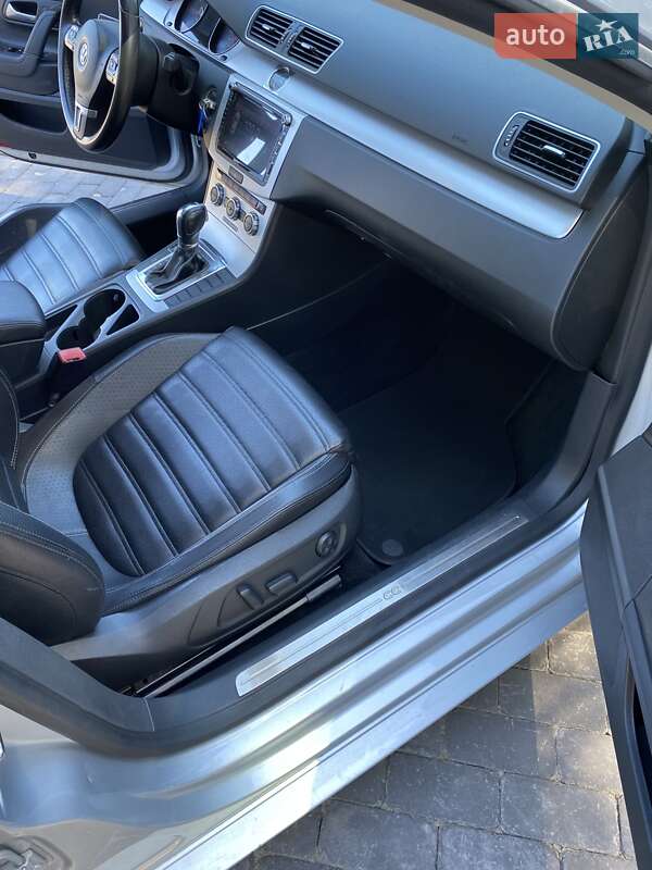 Купе Volkswagen CC / Passat CC 2012 в Києві