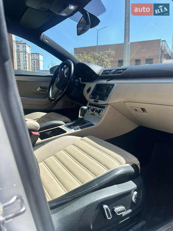 Купе Volkswagen CC / Passat CC 2012 в Києві