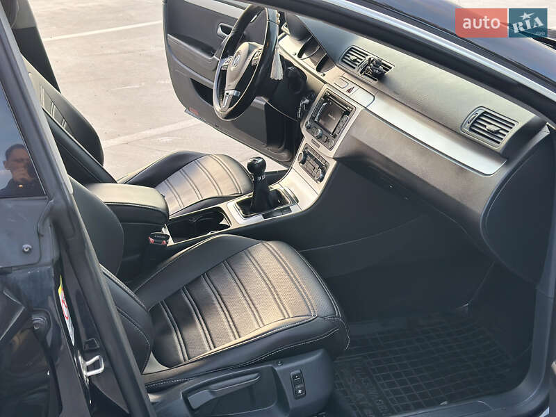 Купе Volkswagen CC / Passat CC 2009 в Києві