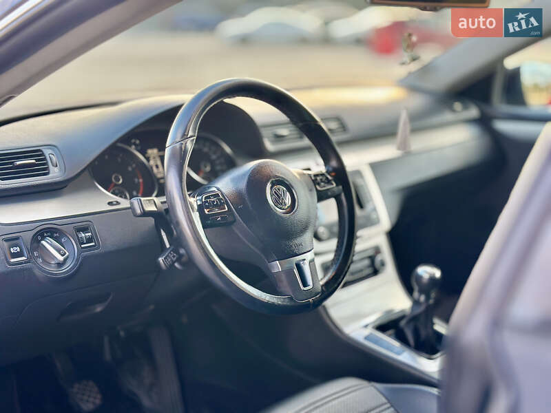 Купе Volkswagen CC / Passat CC 2009 в Києві