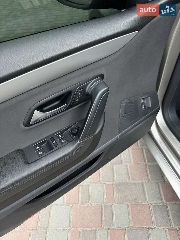 Купе Volkswagen CC / Passat CC 2011 в Кропивницком