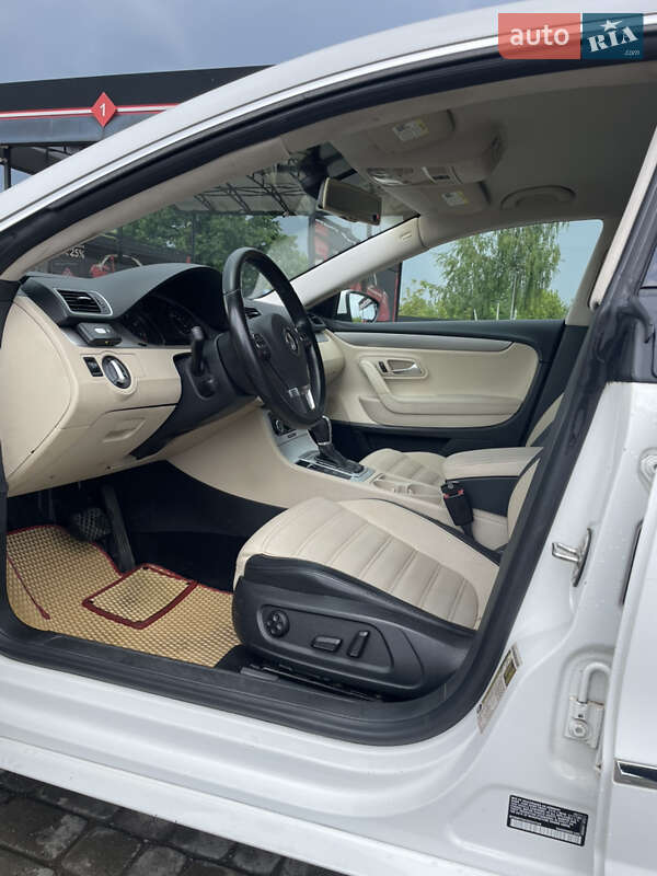 Купе Volkswagen CC / Passat CC 2011 в Рава-Руській